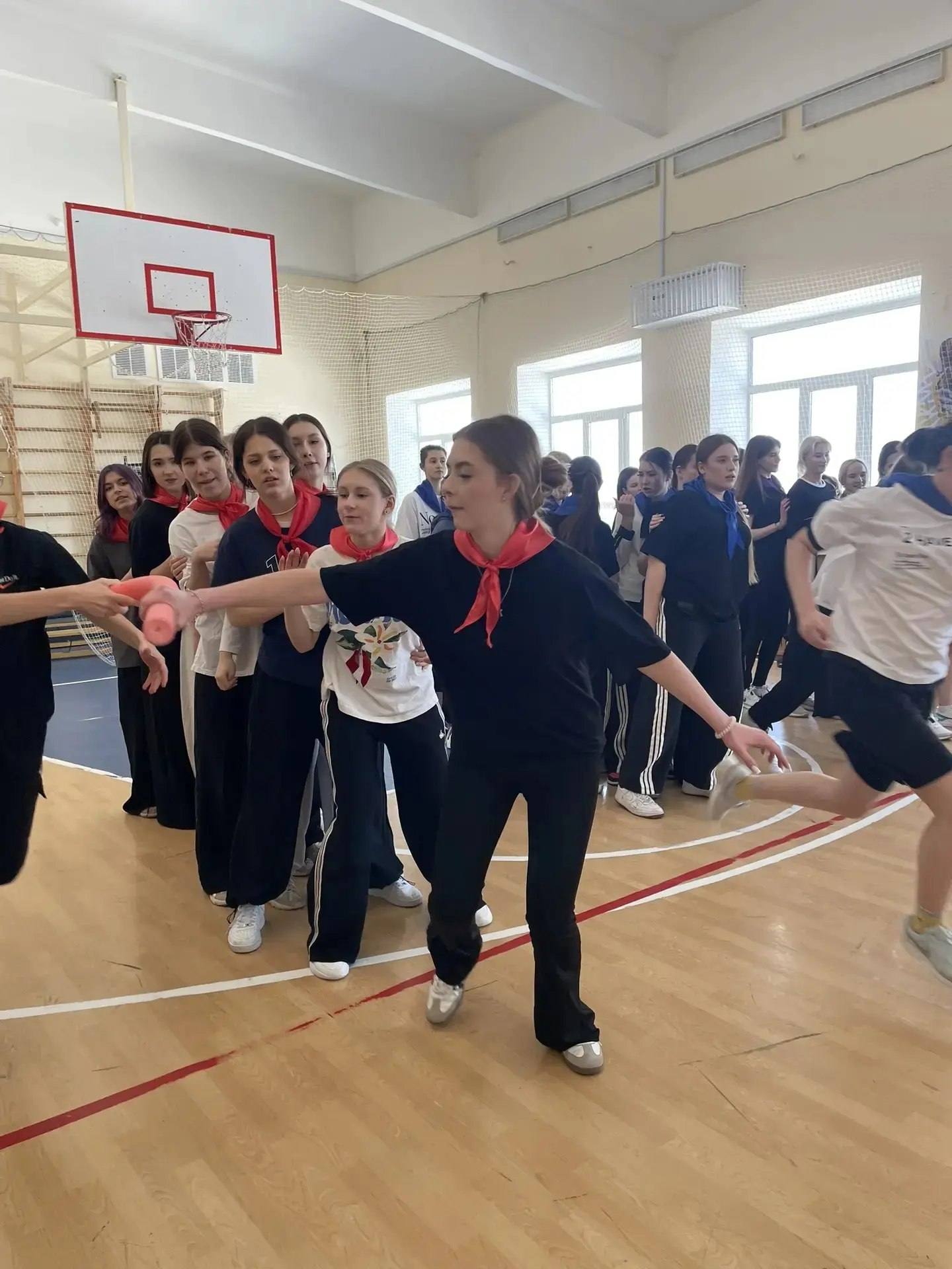 Сегодня в Лицее стартовало новое спортивное состязание, на этот раз между девушками-учащимися. Эти с