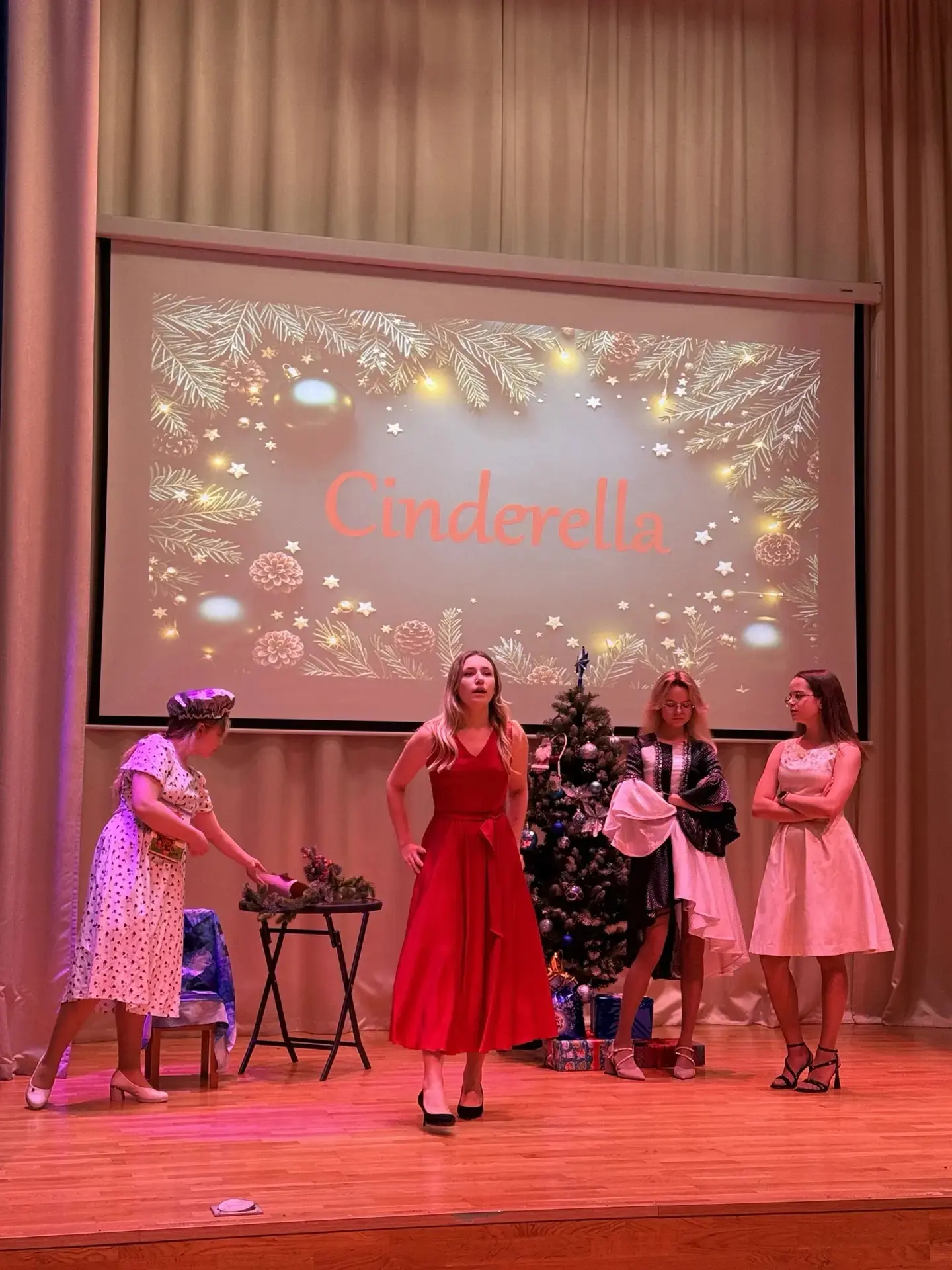 🎭 Городской этап конкурса «Act and Sing»  В МБОУ «Гимназия №36» прошёл городской этап конкурса театр
