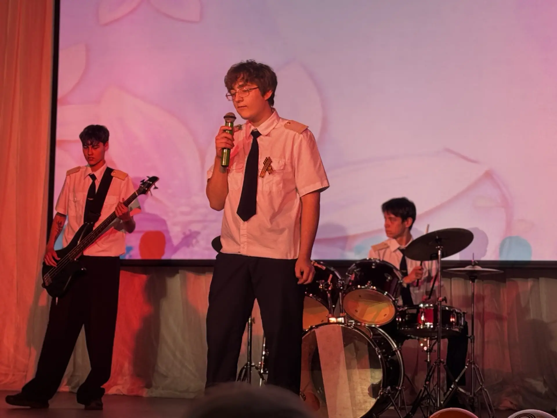 «Весна Победы»: 20 номеров, одна общая память в песне! 🎤🌸🇷🇺  13 мая в УУКЖТ ИрГУПС прошёл конкурс-пе