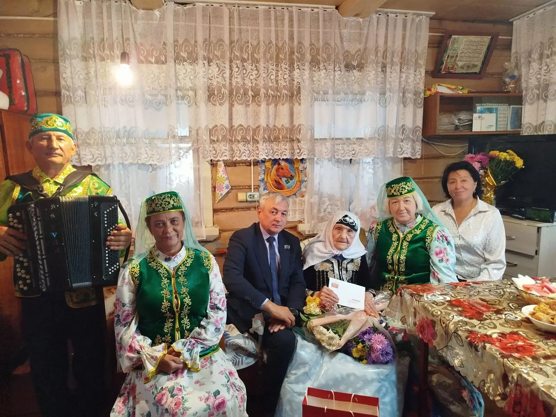 Жительницу Куш-Елги поздравили с 97-летием