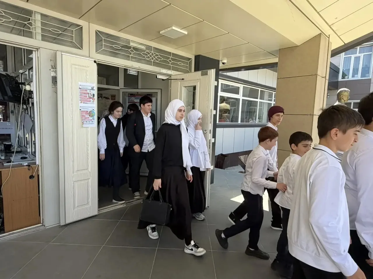 В Гимназии №1 прошла учебная тренировка в рамках всероссийского учения по антитеррористической защищ