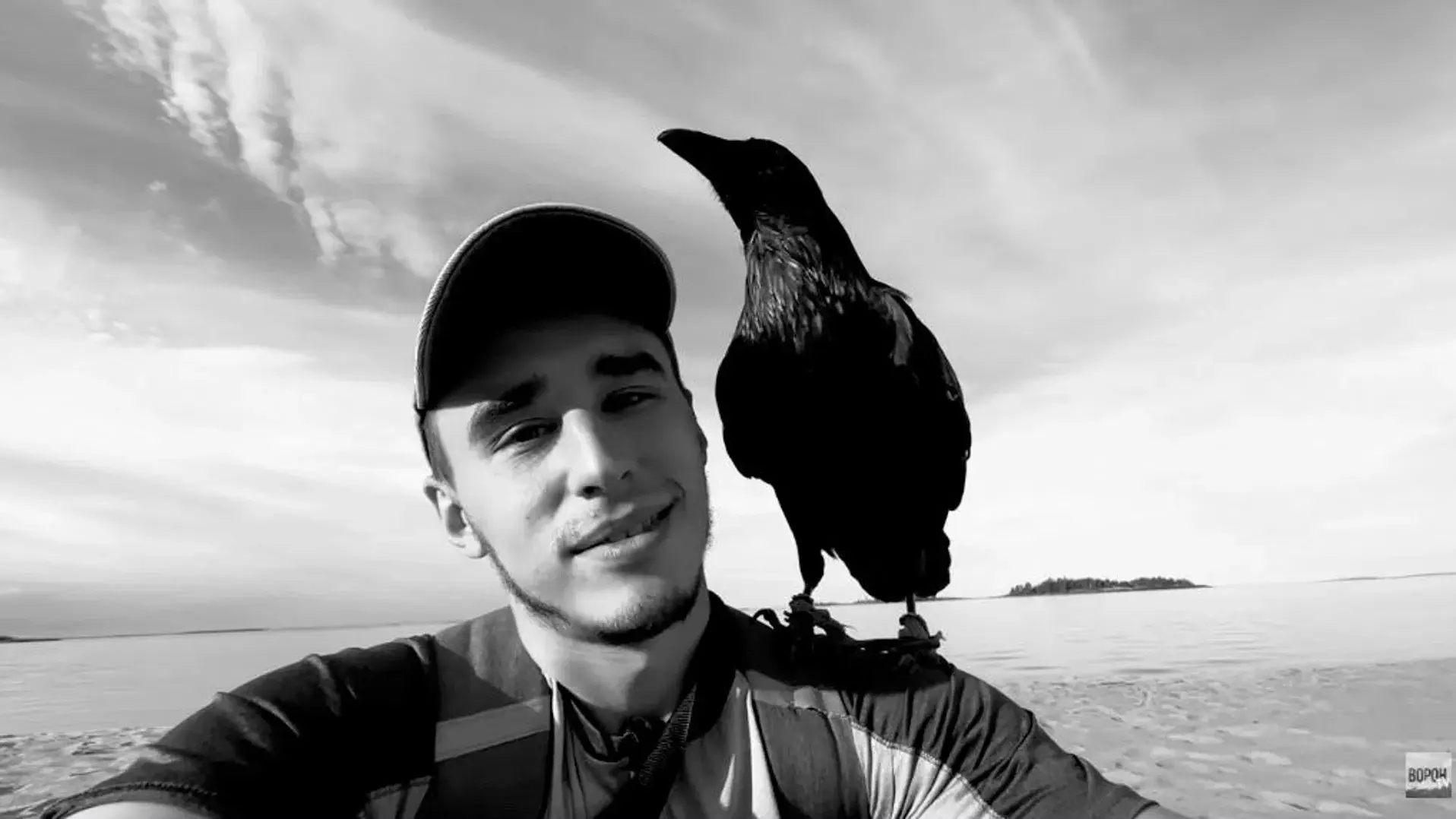 Ушел из жизни Александр Чугайнов, хозяин знаменитого ворона Гоши