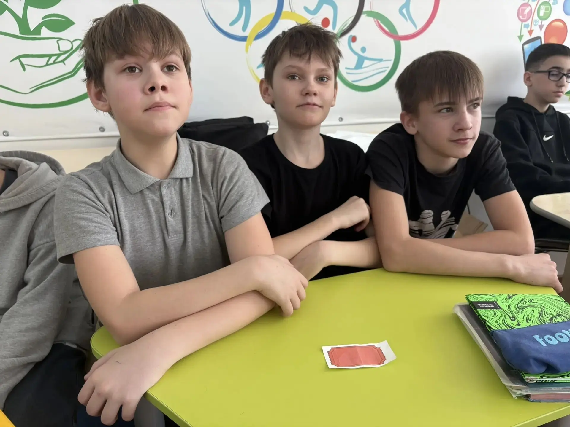 23 марта в нашей школе прошло очередное занятие из цикла «Разговоры о важном», посвящённое двум знам