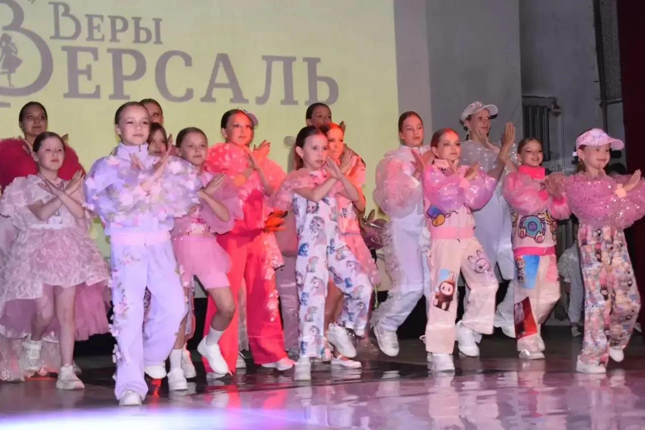 💃На сцене Коменского СДК 24 мая состоялся отчетный концерт академии моделей Веры Версаль. Юные модел