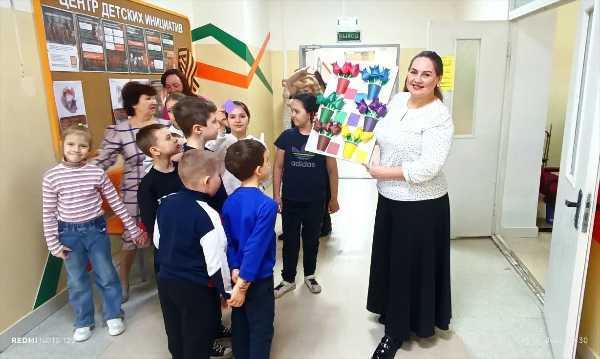 Наш лагерь зажёгся сегодня яркими событиями педагогической весны! 🌸🌱 Утро началось бодряще: методист
