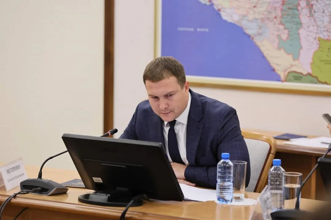 ⛓️‍💥 За нарушения при ремонте школ в Херсонской области кубанский чиновник получил 9 л...