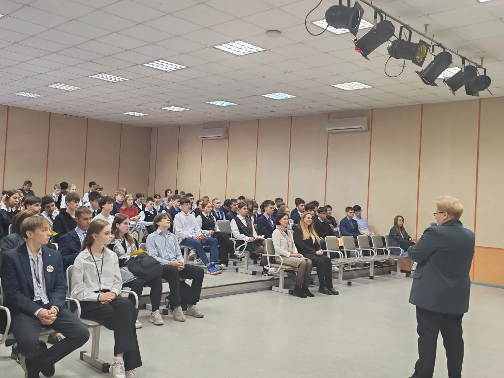 Сегодня на базе МБОУ «Школа №32» прошло профориентационное событие — День открытых дверей для школьн