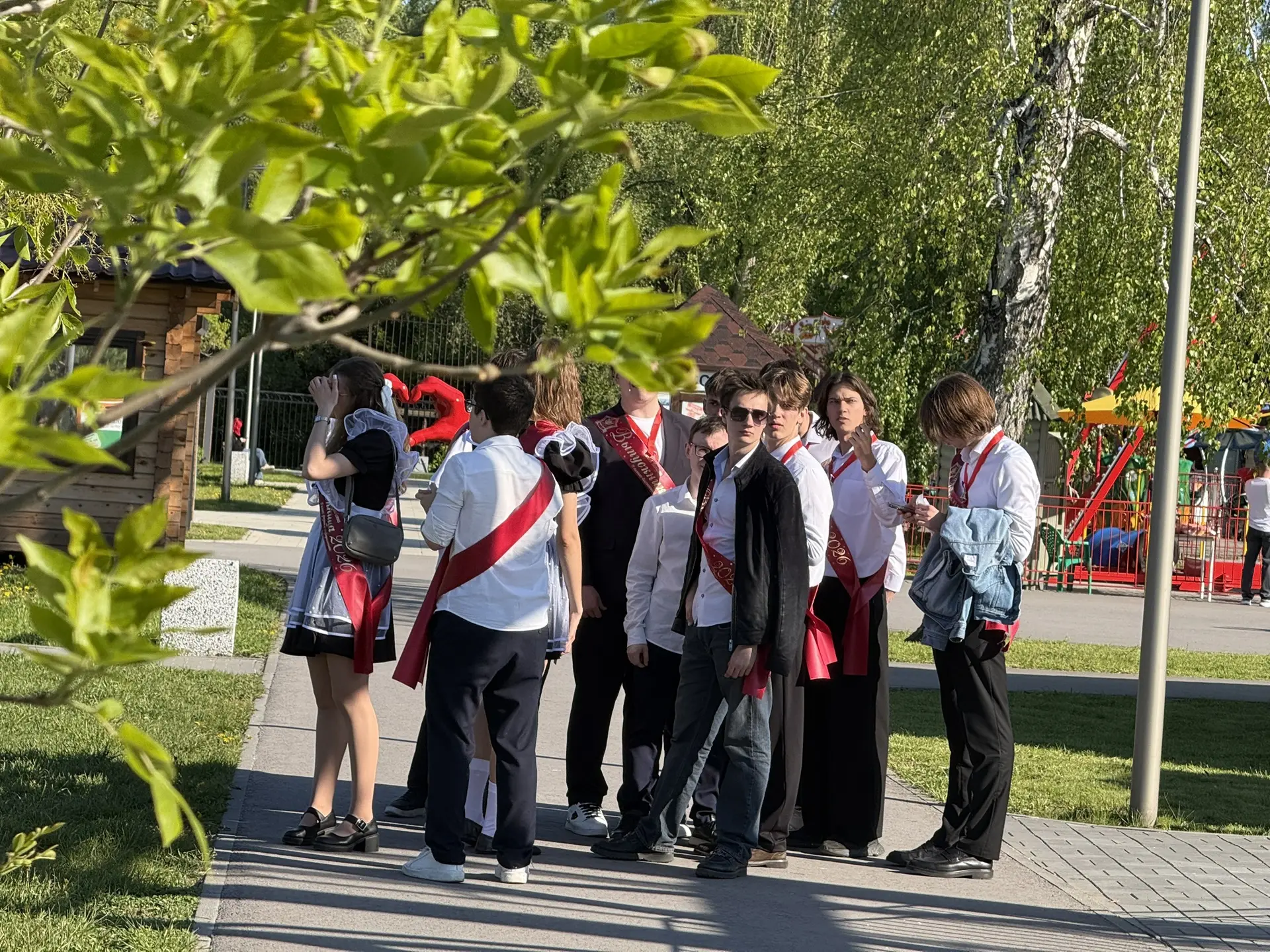 🎓✨ Вчера парк «Центральный» в третий раз подряд собрал всех выпускников города на боль...