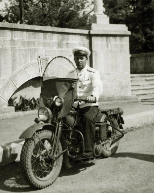 Советский милиционер на "Харлее", Сочи, 1947 год.