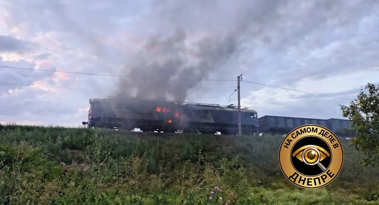 💥В Каменском районе Днепропетровской области ВС РФ уничтожили еще один локомотив, использовавшийся 