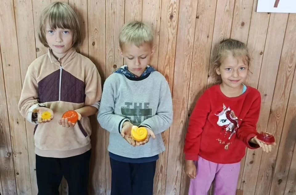 В Велинском клубе состоялся мастер-класс по мыловарению. Ребята с удовольствием окунулись в мир твор