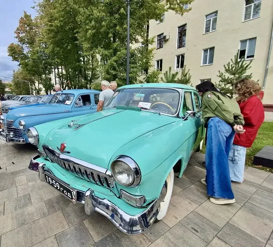 На один день главная пешеходная аллея города превратилась в историческую экспозицию под...