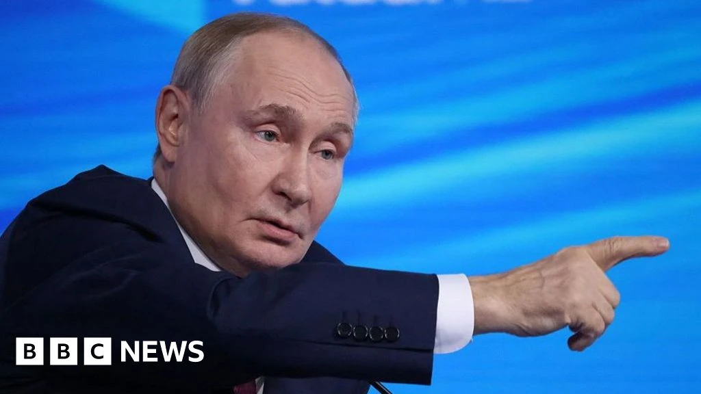 По мнению российского журналиста Стэна Розенберга, Владимир Путин не показывает признак...