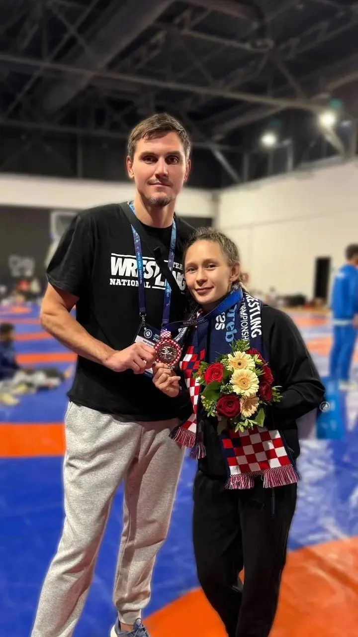 На одну спортивную семью больше 💪 

Делимся не только спортивными новостями: тренер Академии борьбы