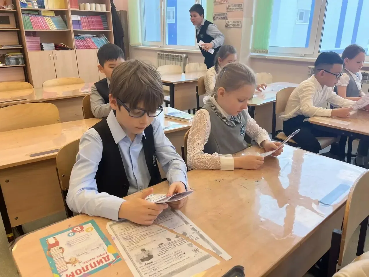 💚 Забота — это то, чему мы учимся с детства.  📌Наши третьеклассники и четвероклассники провели для 1
