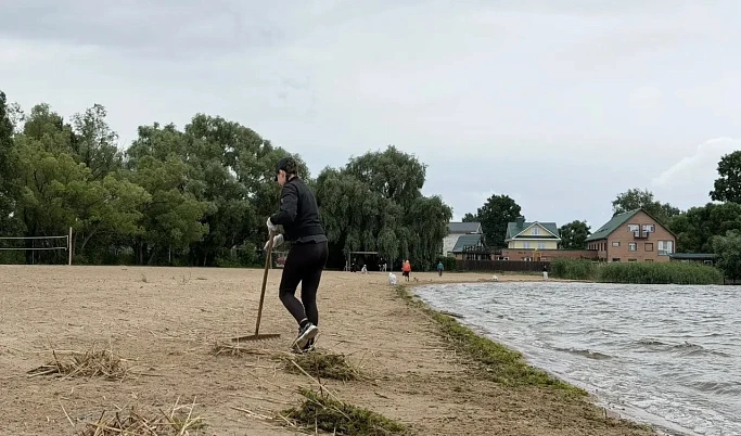 В рамках акции «Чистая вода» прошёл субботник на пляже в Тверской области