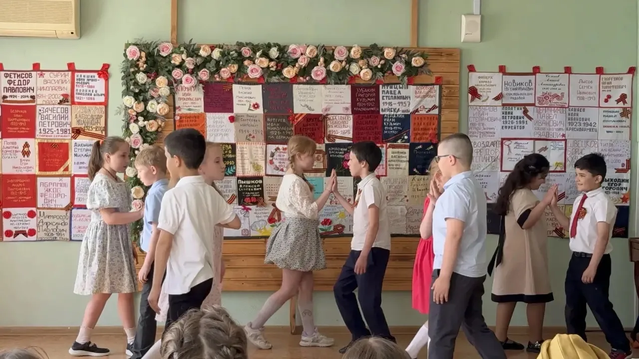 🇷🇺 Мы помним, мы гордимся!  В  МОУ «СОШ «Траектория успеха» зд.1 прошло трогательное патриотическое 