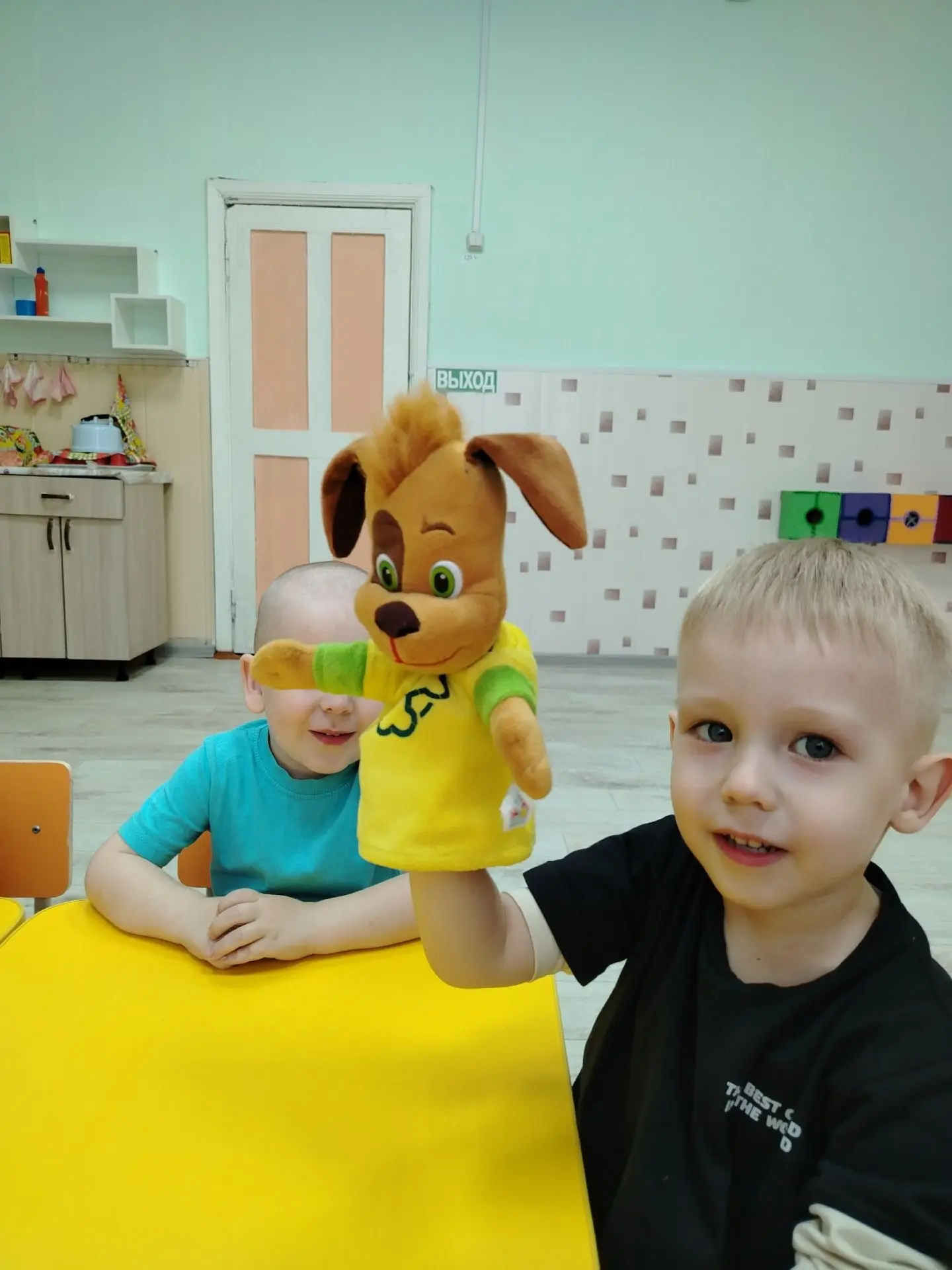 В группе раннего возраста «Гномики» прошло яркое и полезное творческое занятие — рисование на тему «