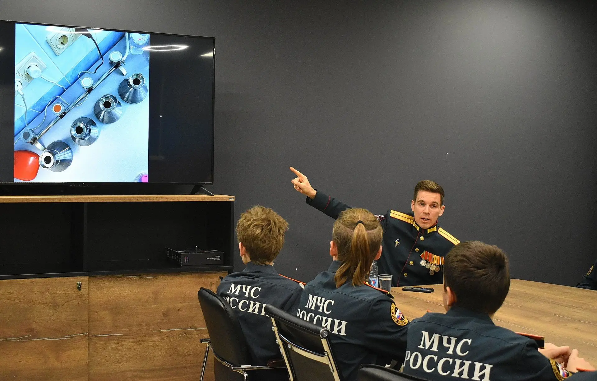Кадеты Ново-Девяткинской СОШ №1 встретились с военным эпидемиологом    27 февраля 2026 года в молодё