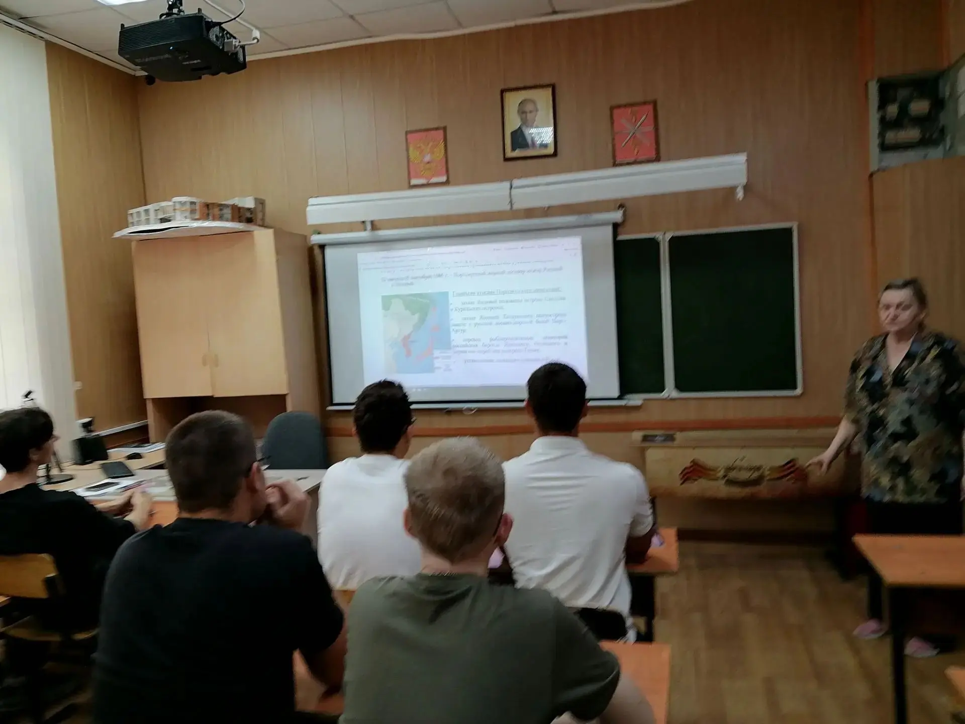 3 сентября преподаватели истории Пикина О.З. и Присенко Н.А. провели в учебных группах ...