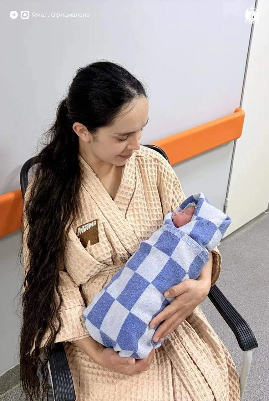 Жительница Нового Уренгоя родила прямо на борту самолета.