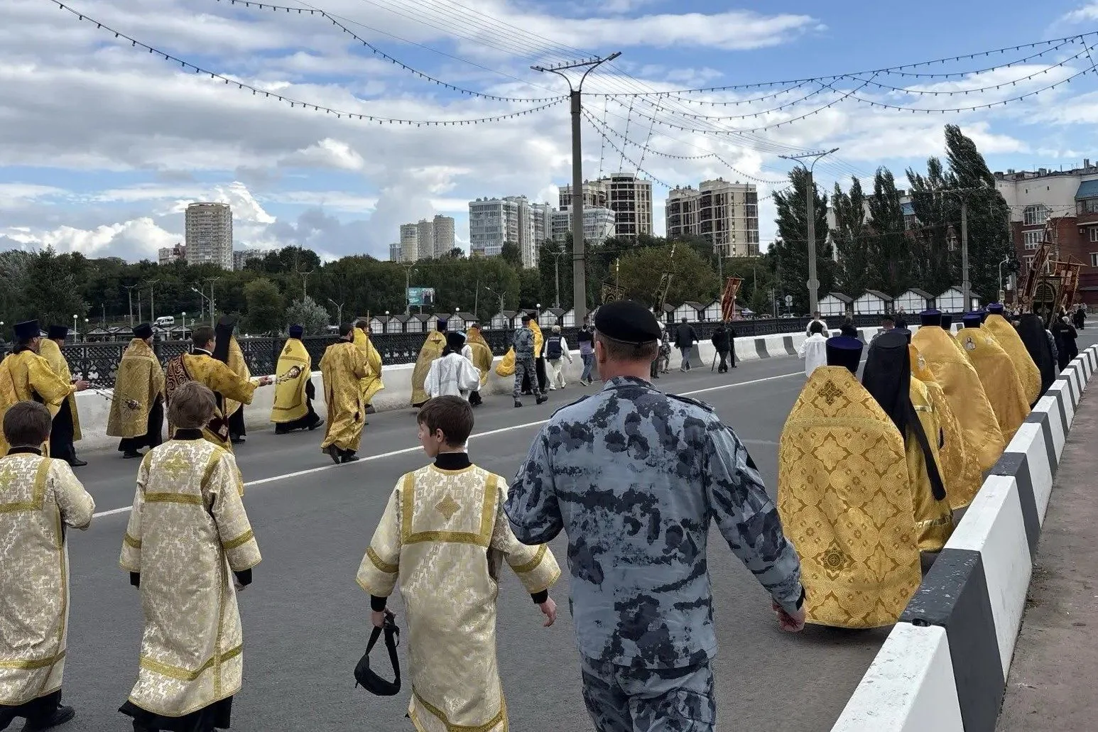 Росгвардейцы обеспечили безопасность крестного хода в честь святителя Спиридона Тримифу...