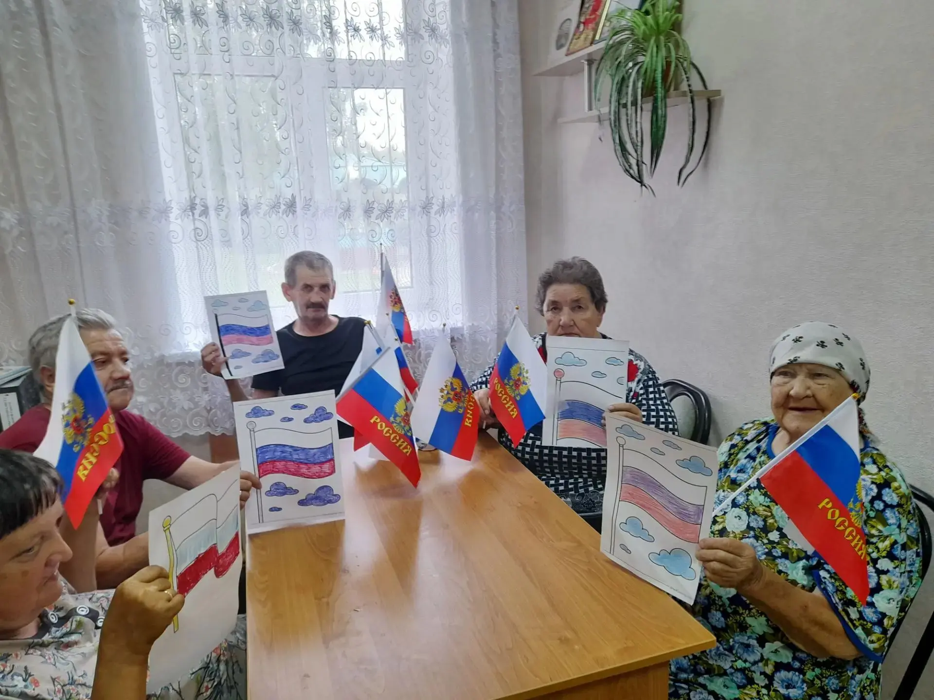🇷🇺В канун Дня Государственного флага ( 22 августа) в Алексеевском дом-интернате для п...