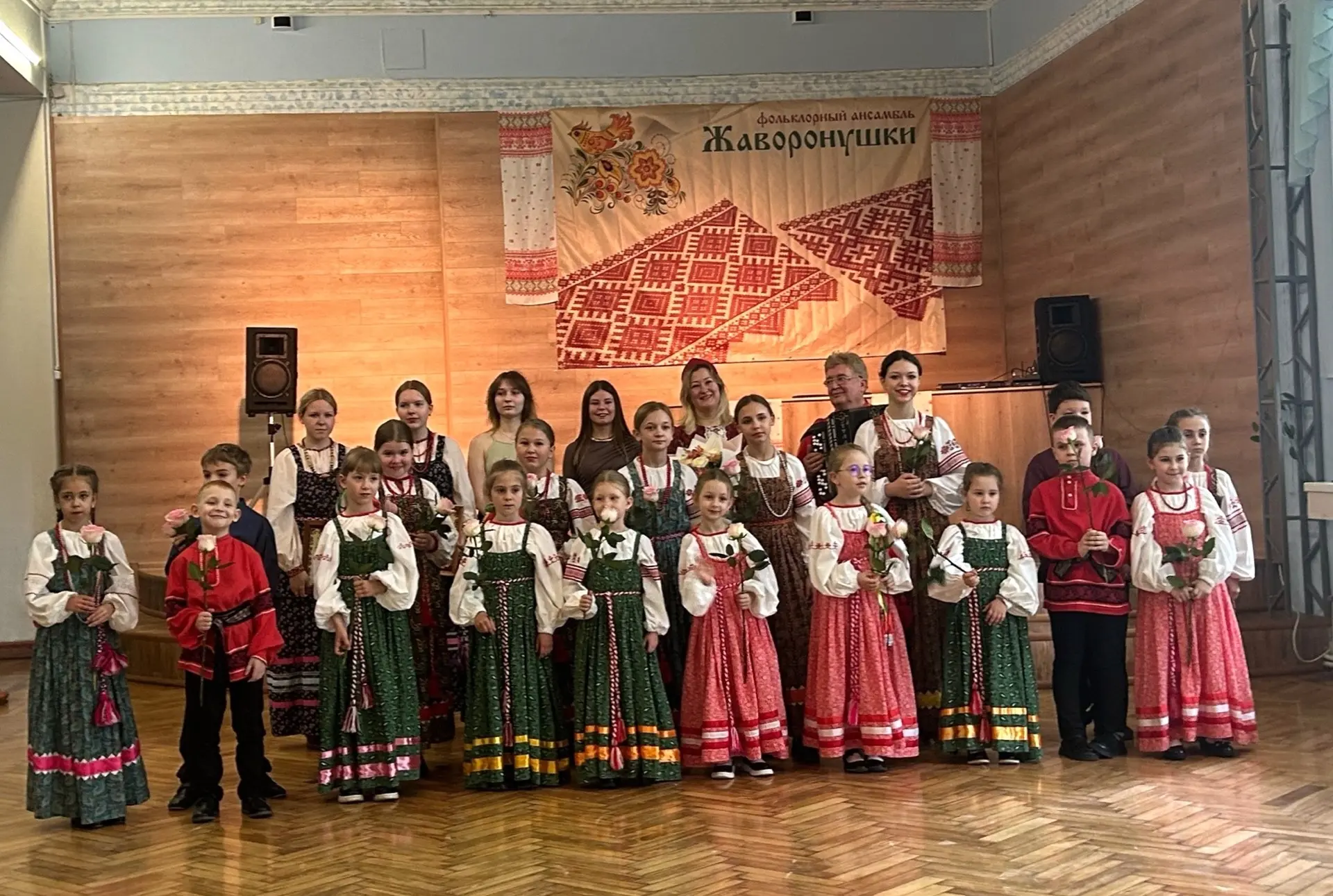 🎶 НАРОДНАЯ ПЕСНЯ - ЧИСТЫЙ РОДНИК! 
В преддверии Дня славянской письменности и культуры в ДК им. Мол