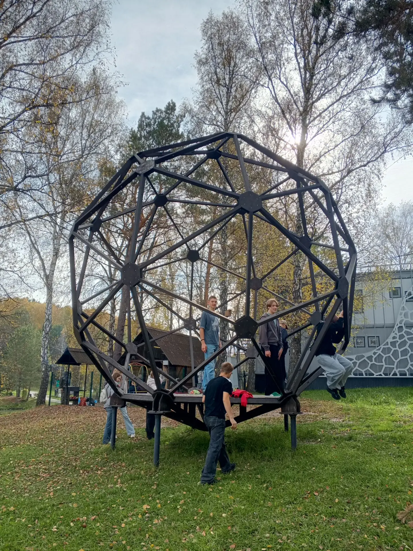Сегодня луна-в раке ♋  и мы провели отличный день в компании детей.