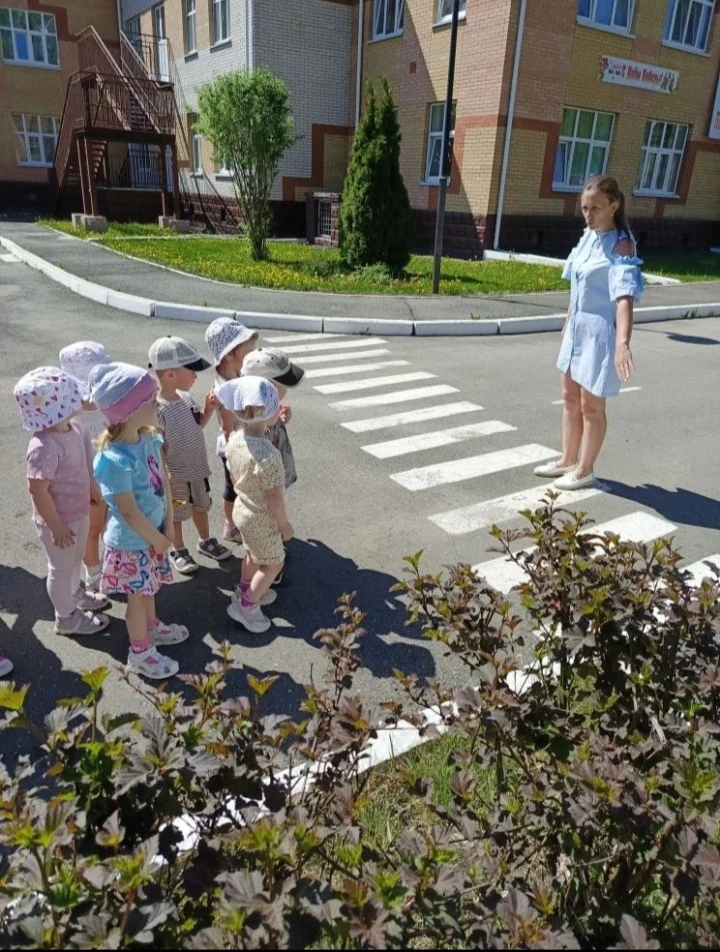 Безопасность детей на дорогах ответственность каждого взрослого человека. С этой целью ...