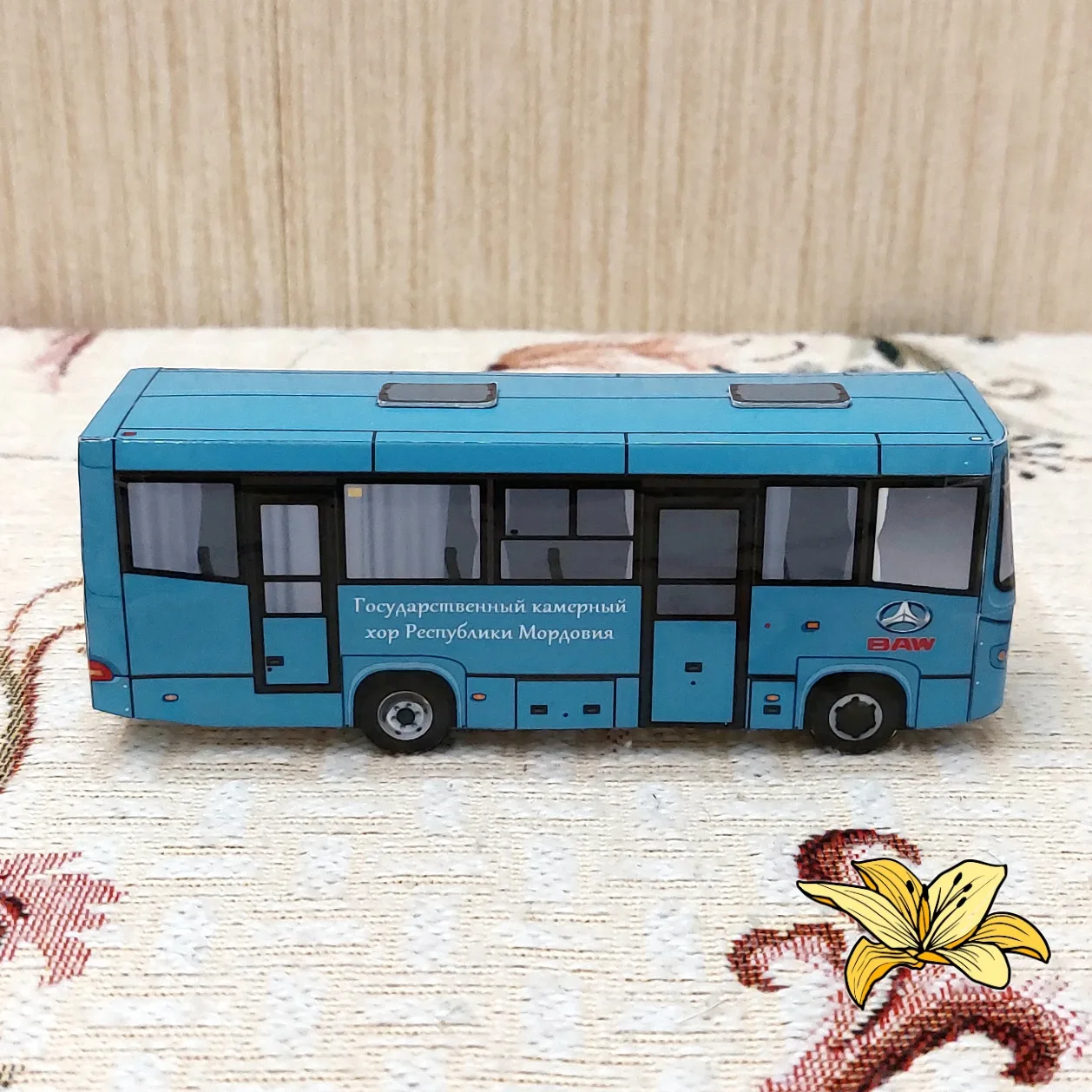 Модель автобуса BAW-2245 Express (версия 2013 года) из бумаги