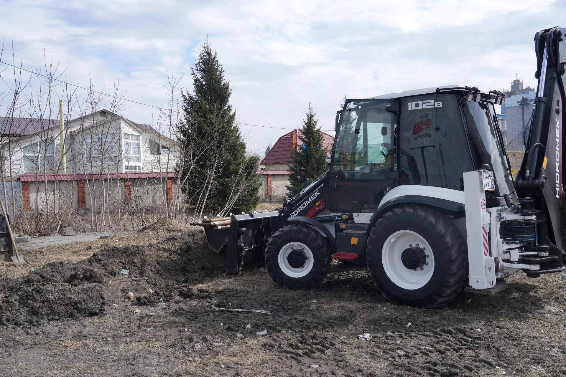 В Бийске идут работы по обустройству системы ливневой канализации ⁣ 🚜На ул. Иртышская подрядная орга