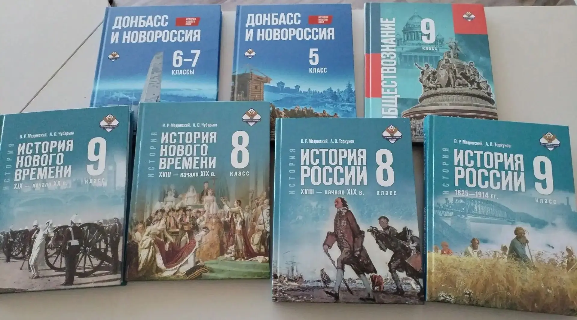 В новый учебный год- с новыми учебниками!