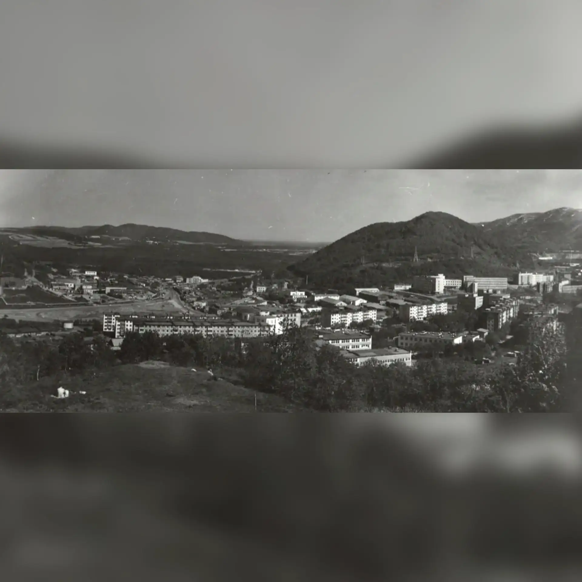 🏡Панорама с 4 километра в сторону Халактырки. 1990 г.
Фото: pastvu.com