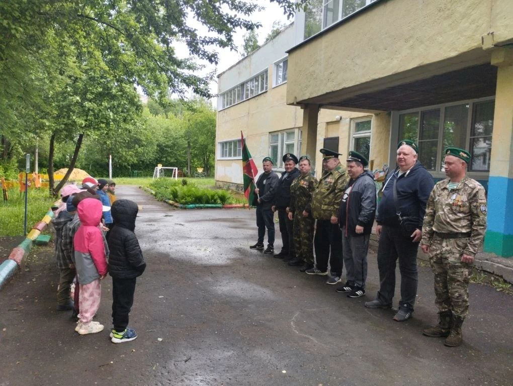 Сегодня в подготовительной группе № 3 прошло мероприятие ко Дню пограничника с приглаше...