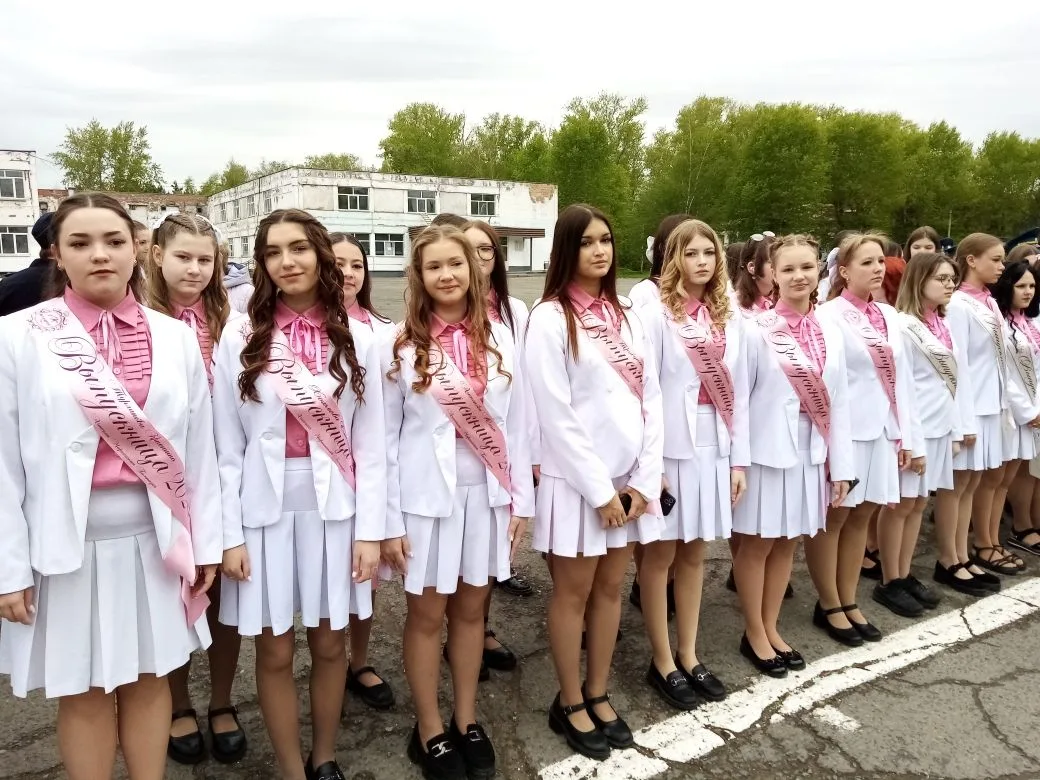 🎓 Последний звонок — 9 классы прощаются с детством... Но не с нами! 💜26 мая прозвенел...
