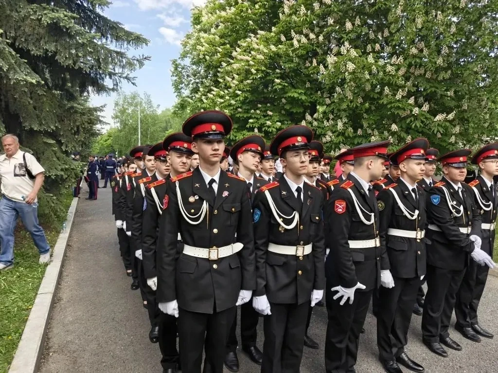 Плечом к плечу 🇷🇺  🌟20 мая на Поклонной горе прошел ежегодный Парад кадетского движения города Москв