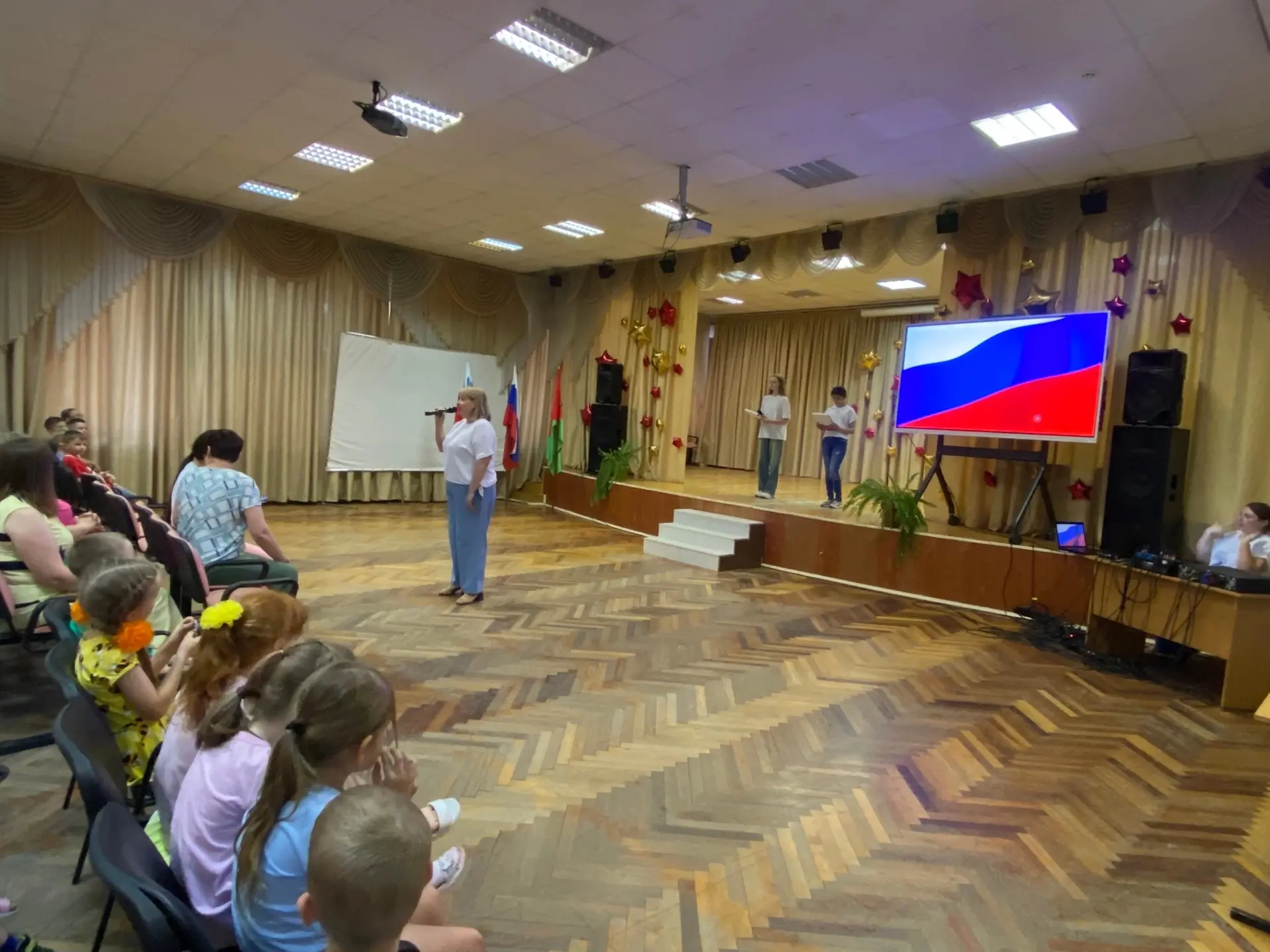 Сегодня в нашей школе прошло яркое закрытие первой лагерной смены! 🎉

Вот и пролетели первые 10 дне