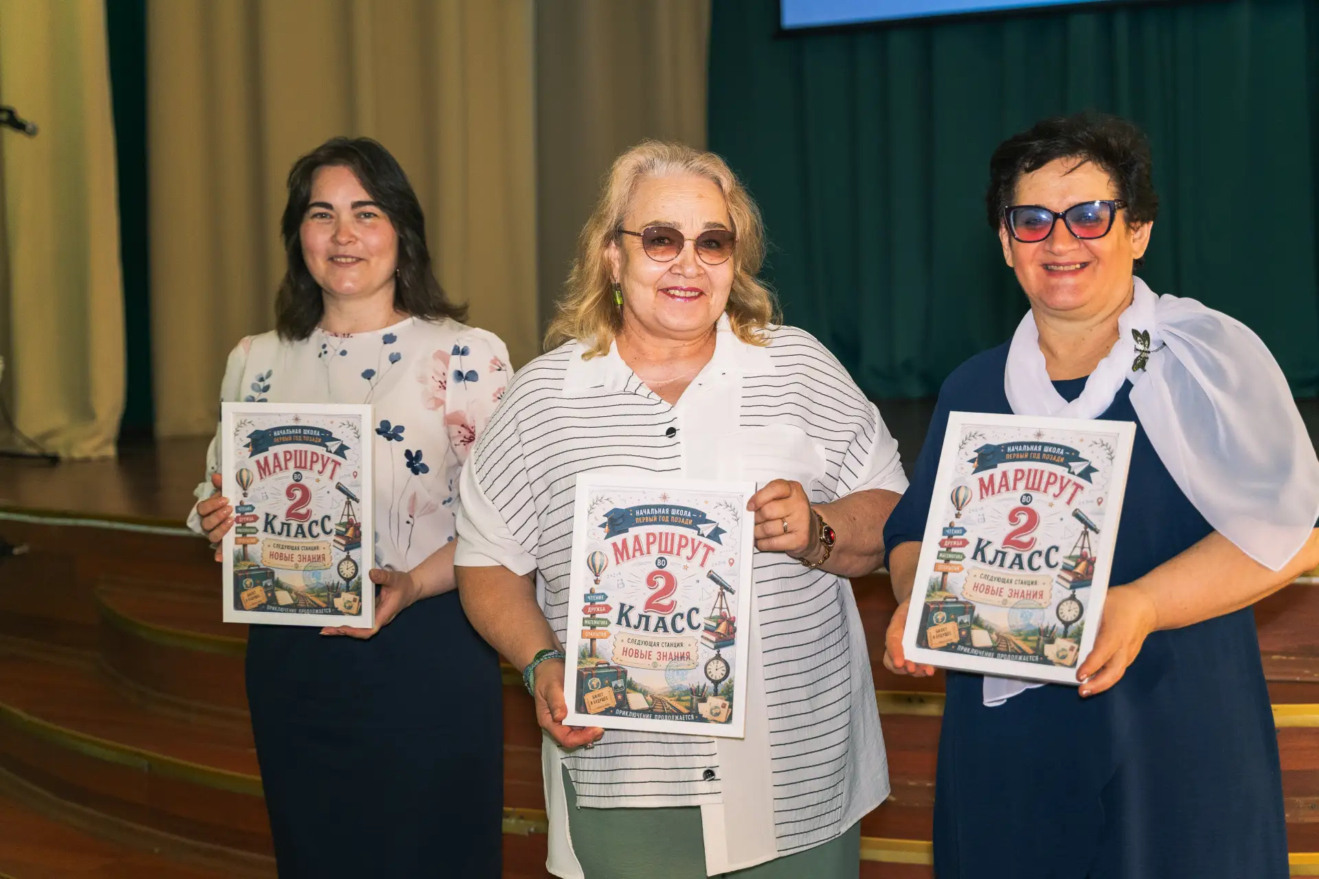 🎓 Торжественное окончание 1 класса: первый большой шаг к знаниям!  📚В стенах наших школ на Крылатски