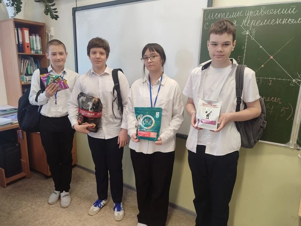 📦 Сбор продолжается!  Учащиеся МАОУ СОШ №5 не сбавляют темп — гуманитарная помощь продолжает поступа