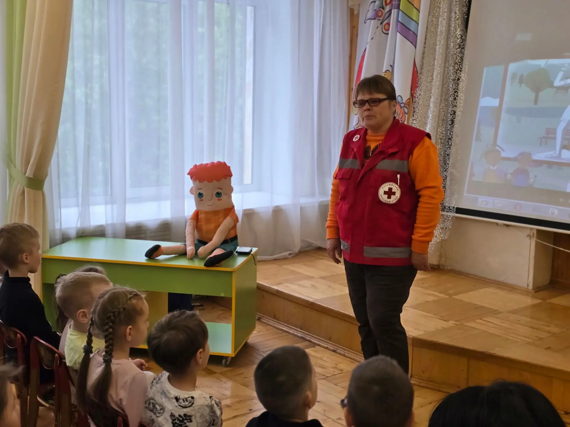 🌈🦋 Лето — это маленькая жизнь! 🦋🌈
Сегодня в нашем детском саду было очень важно и полезно! 🚑 К 