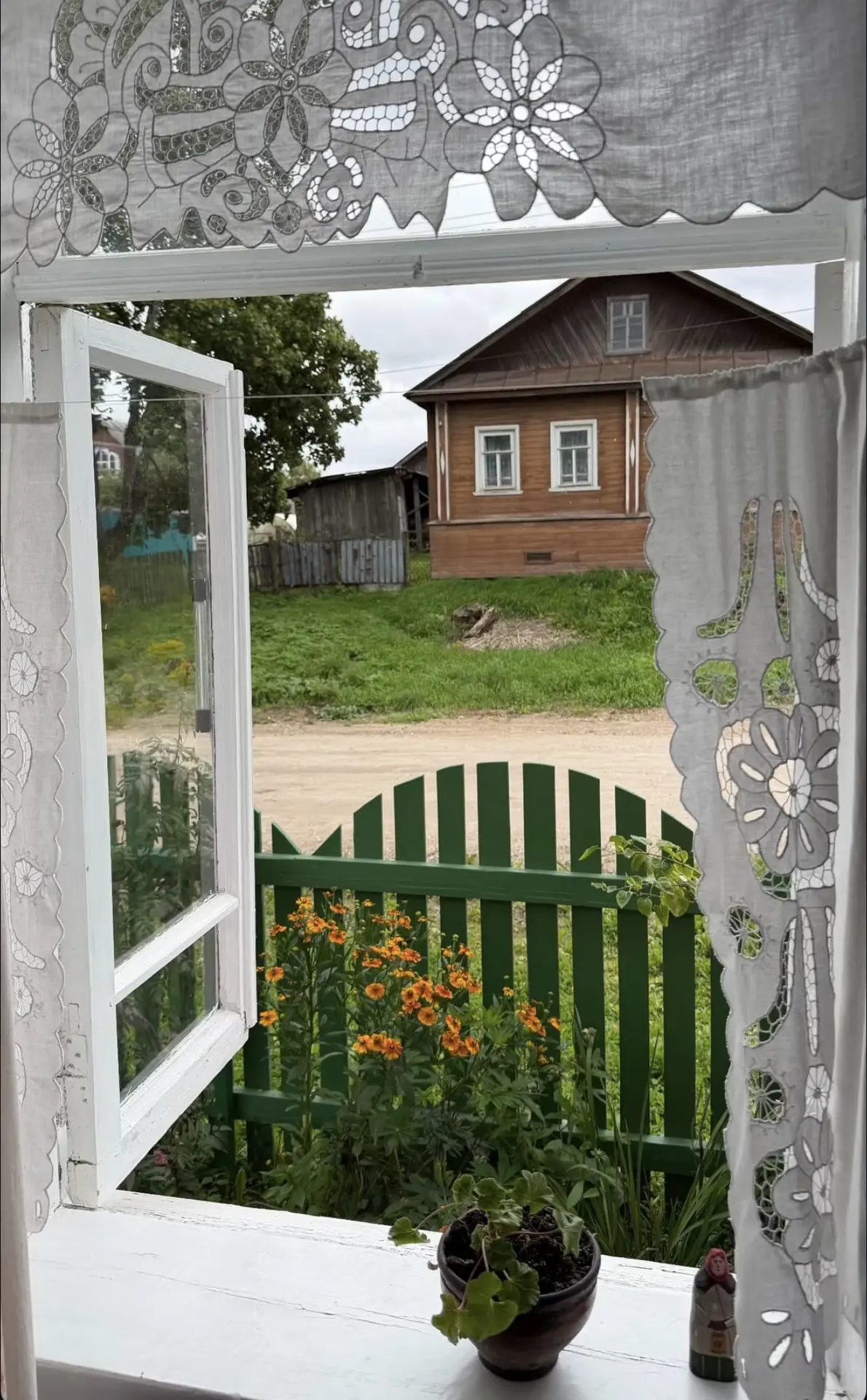 Доброго денечка… Пока ещё зелено…💚 Но скоро осень вступит в свои права…