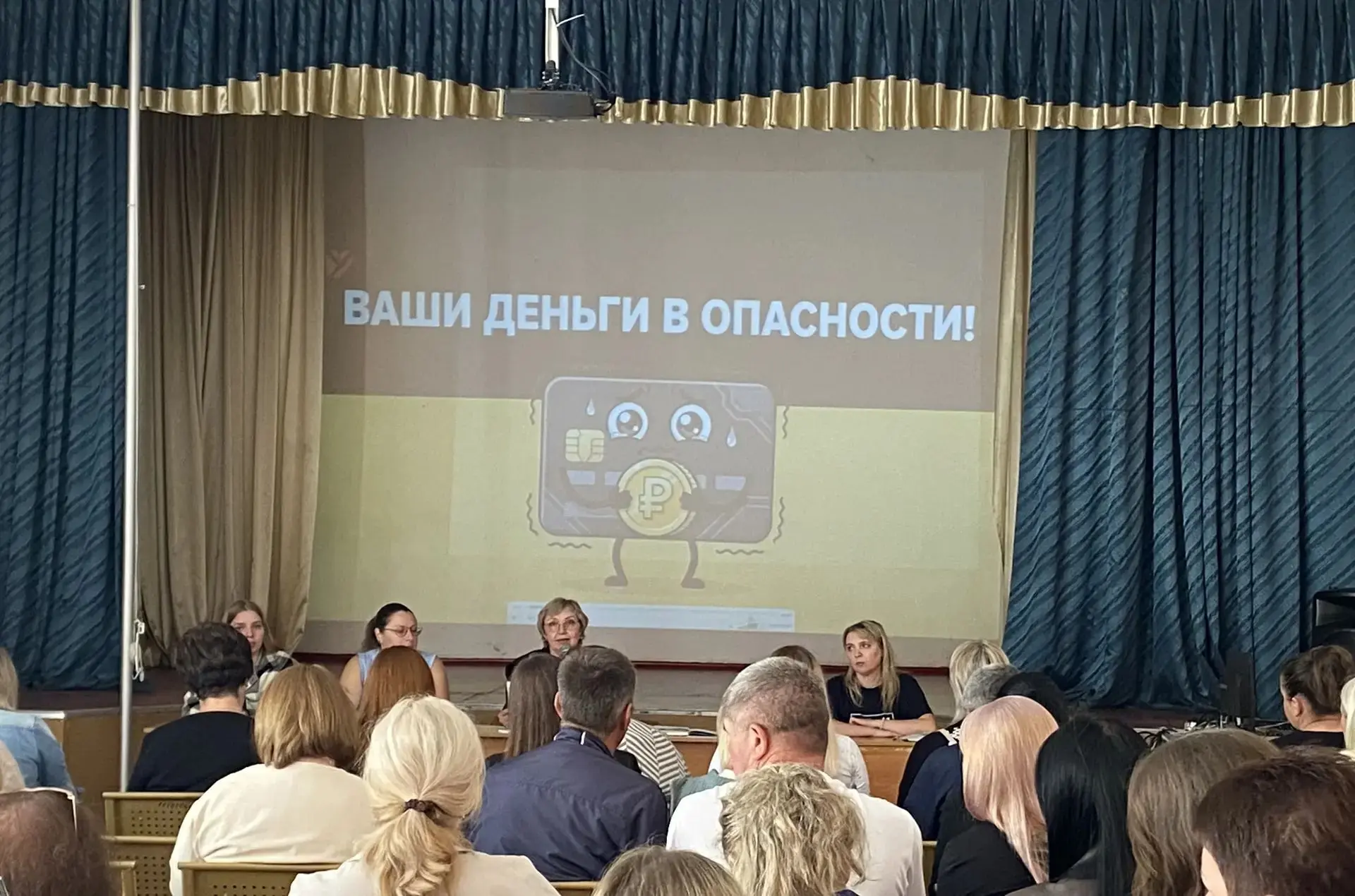 29 августа в 1  учебном корпусе ТКСиОТ были проведены  собрания для родителей студентов...