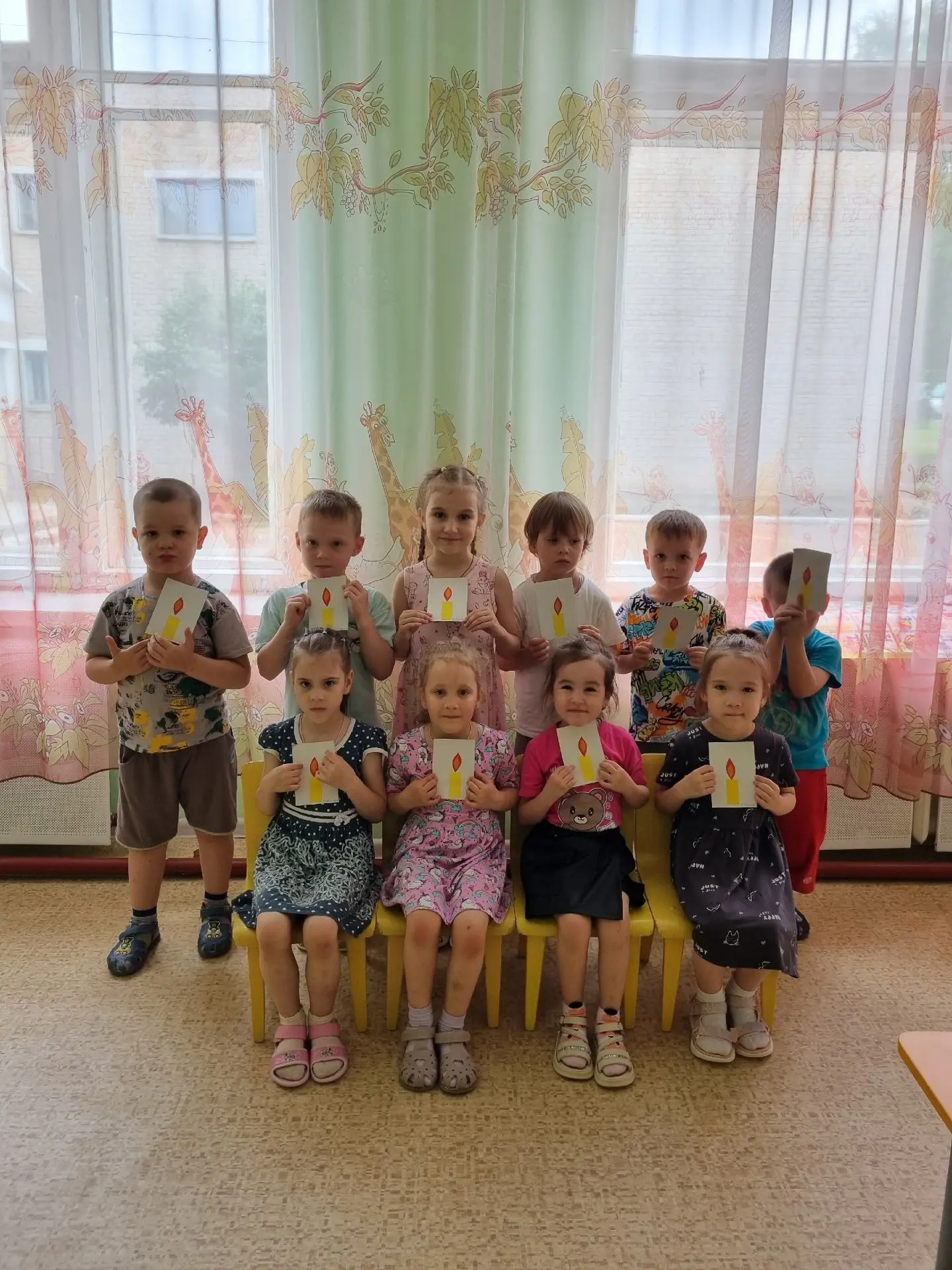 В День памяти и скорби, 22 июня в группах Непоседы и Пчелки с детьми проведена тематическая беседа и