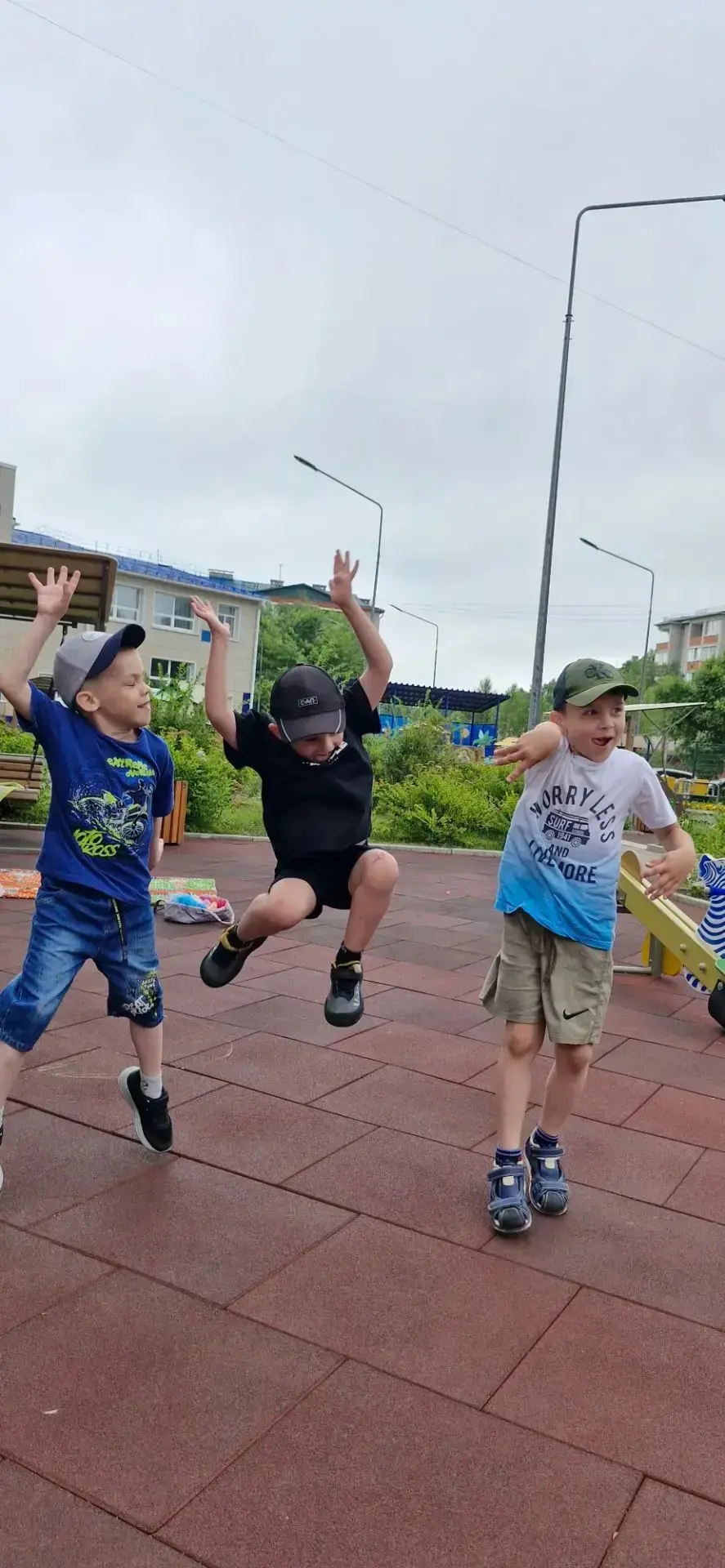 Настроение-ПЯТНИЦА🥳

Вот неделя пролетела
В окно пятница влетела
Выходной нам принесла,
Значит отды