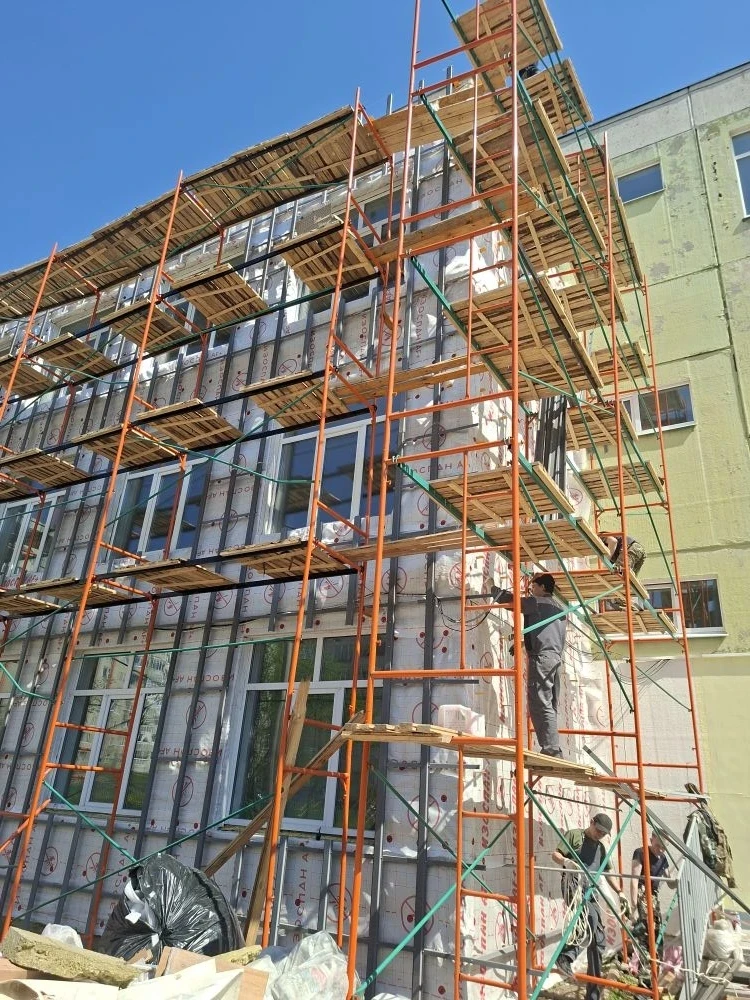 🏗НОВОСТИ КАПРЕМОНТА  Ремонтные работы в МБОУ «СОШ №56» продолжаются.   Сегодня на еженедельном совещ