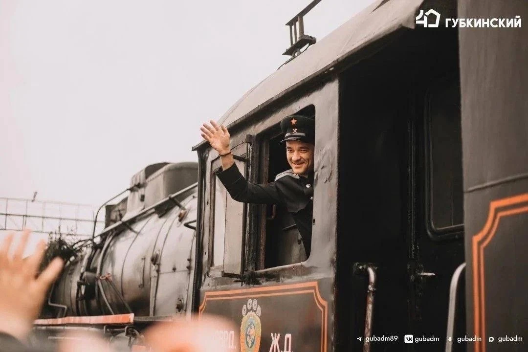 Жители Губкинского встретили «Эшелон Победы» на станции Пурпе. Военно-исторический состав Свердловск