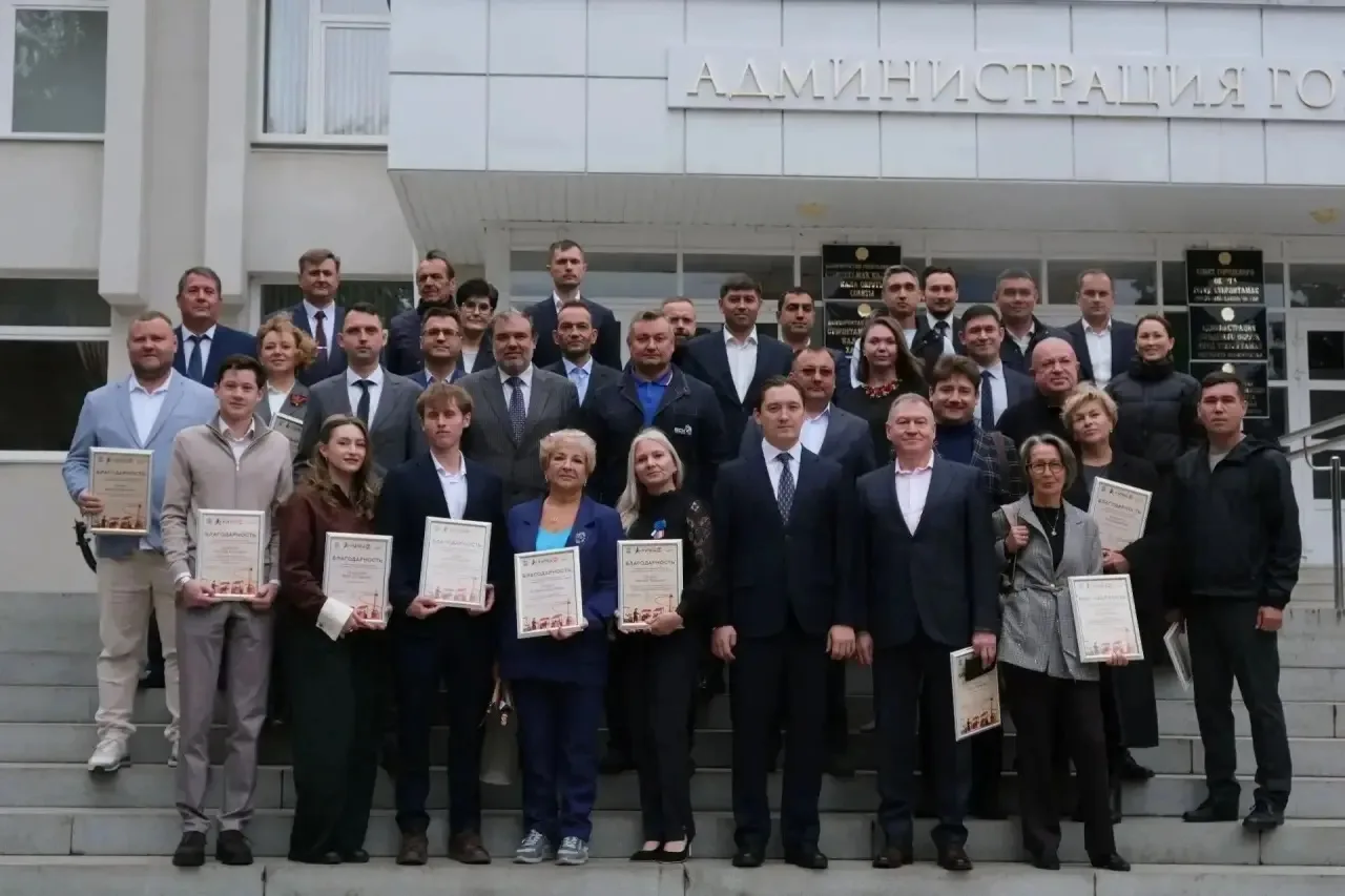 Бөгөн ҡала хакимиәтендә «Сауҙагәр 2.0» ҡунаҡсыллыҡ фестивален ойоштороусыларҙы бүләклән...