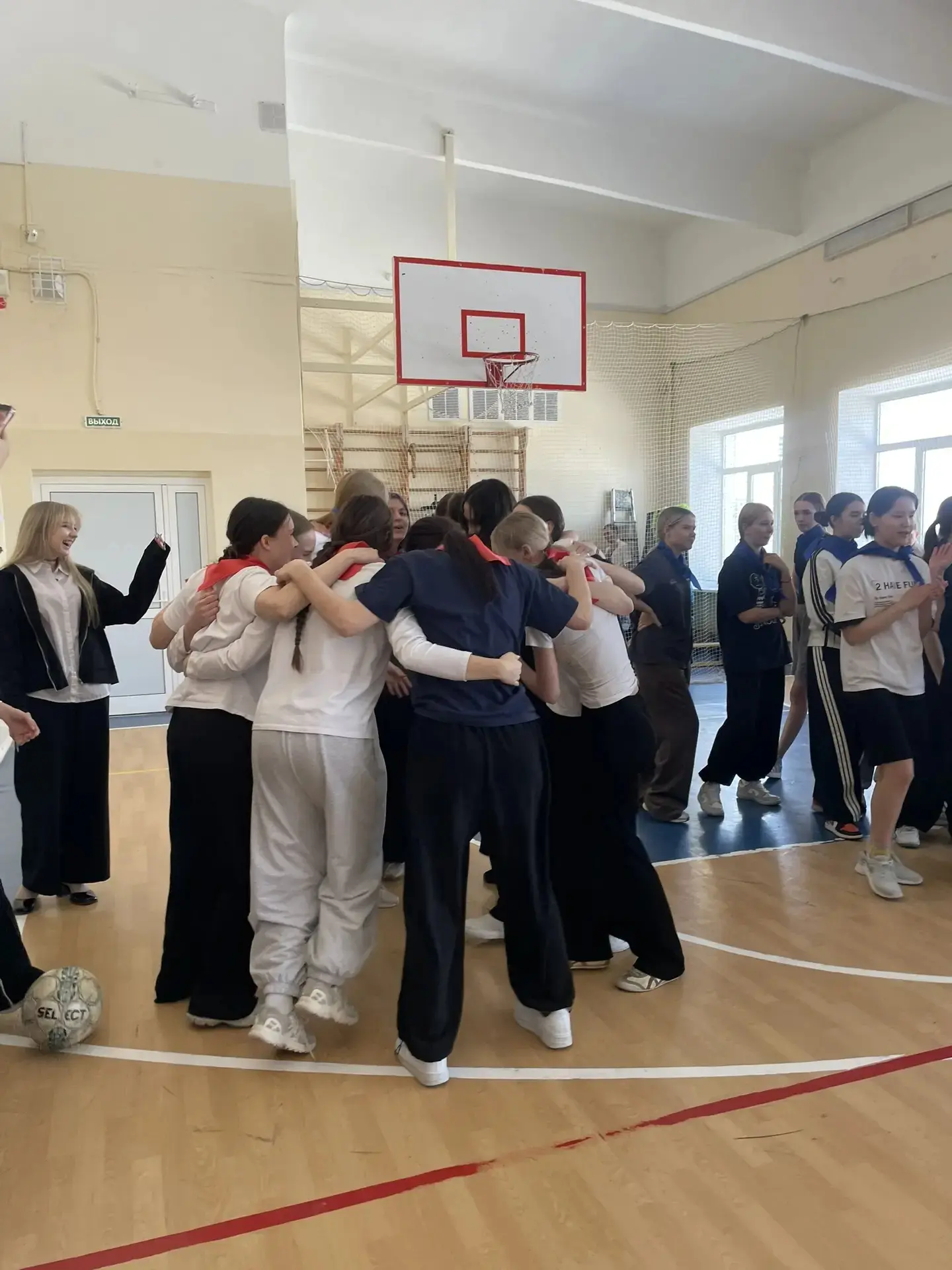 Сегодня в Лицее стартовало новое спортивное состязание, на этот раз между девушками-учащимися. Эти с