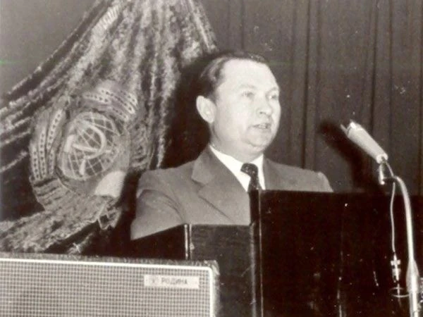 Сегодня, 13 августа 2026 года, исполнилось 90 лет выпускнику Четвертой школы Харченко С...